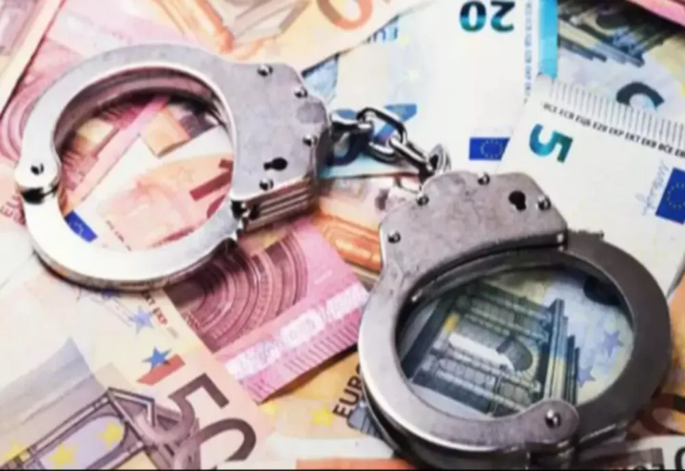 Mureş: Agresor sexual prins în flagrant când încerca să mituiască un poliţist cu 500 de euro
