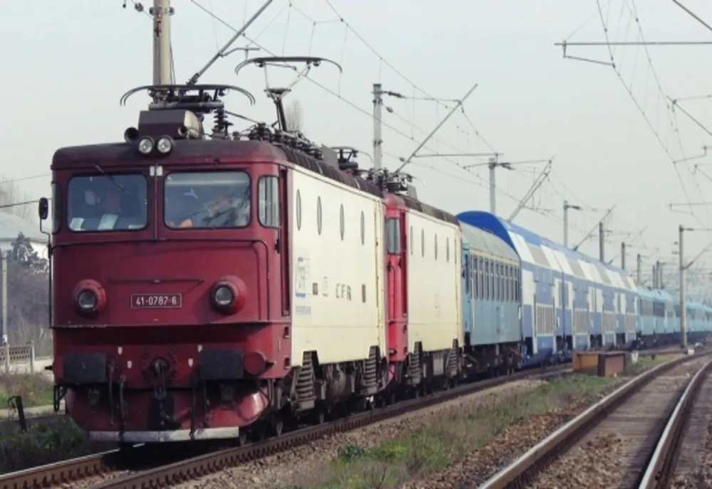Incendiu într-o gară din judeţul Mureş! O locomotivă a luat foc