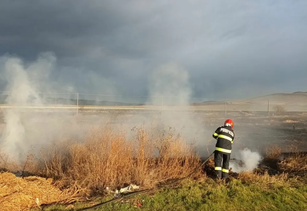 Peste 40 de incendii de vegetație s-au produs în Mureș, în ultimele trei zile