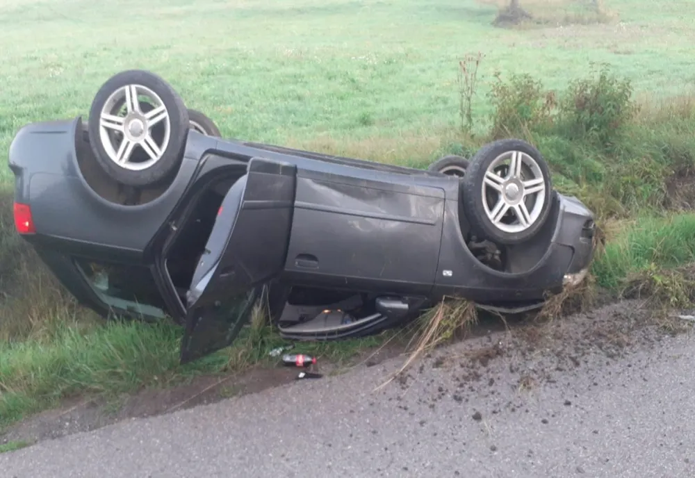 Accident în judeţul Mureş! S-au răsturnat cu maşina şi au rupt o ţeavă de gaz