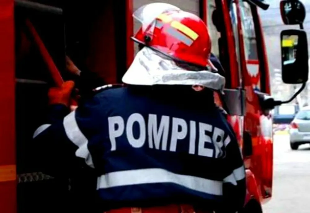 Incendiu de deșeuri menajere pe o stradă din Târgu Mureș
