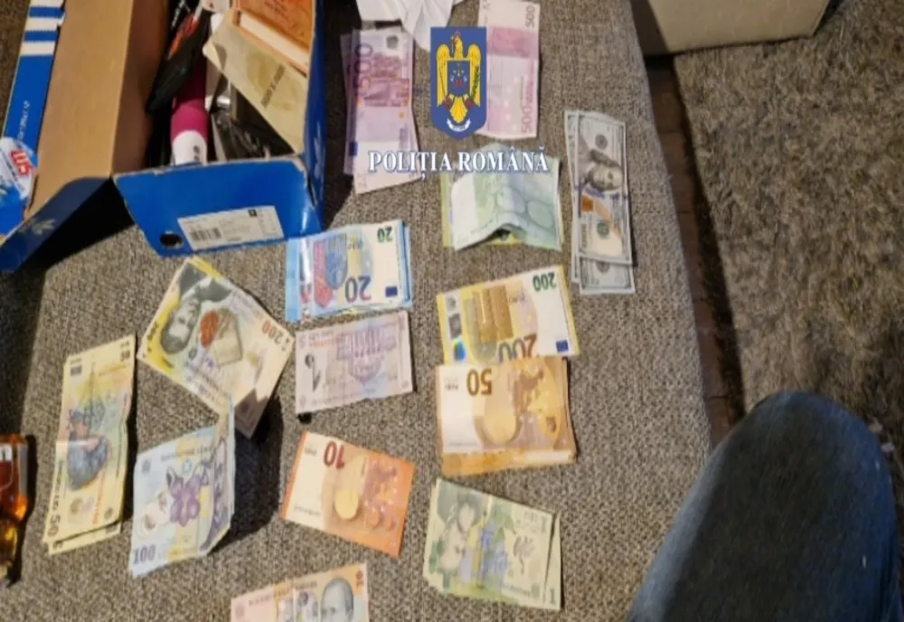Bani falşi puşi în circulaţie în Mureş şi Harghita! Un suspect a fost arestat (FOTO)