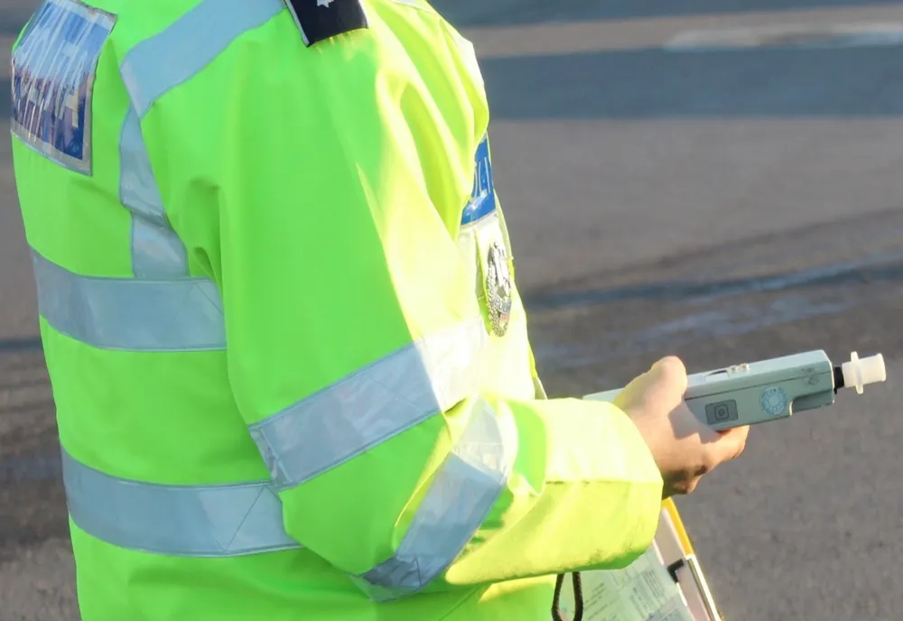Bărbat în comă alcoolică prins de poliţişti în Sângeorgiu de Mureș