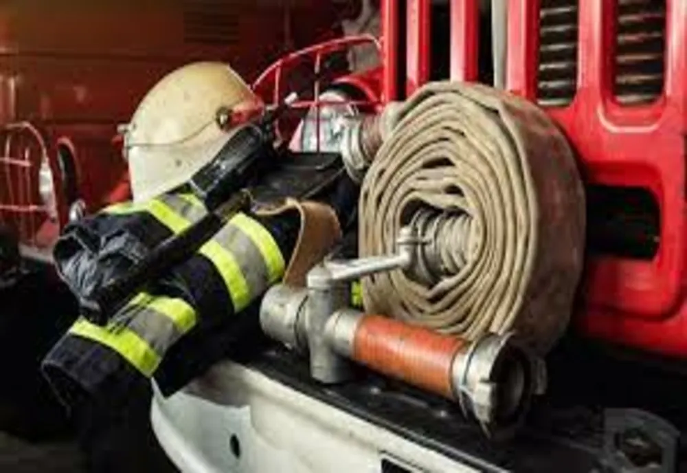 Casă din Crăiești cuprinsă de incendiu