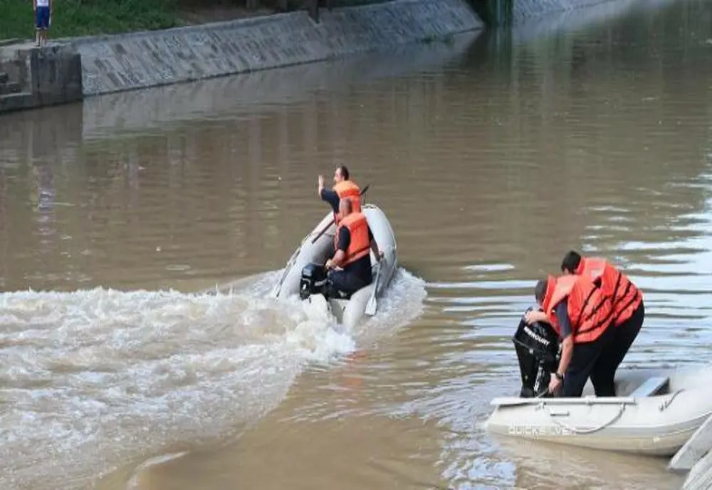 Un bărbat de 45 de ani a murit după ce a căzut în râul Niraj