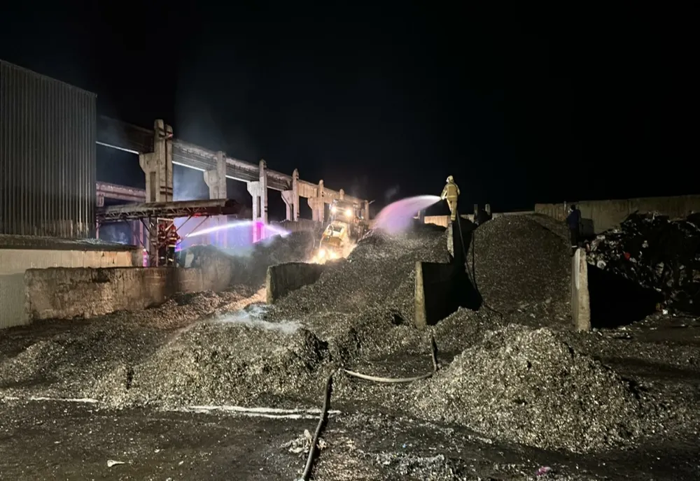Hală de depozitare mase plastice din Luduș, afectată de un incendiu puternic