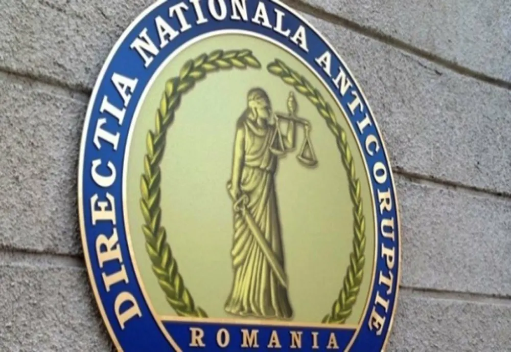 Angajată a Primăriei Târgu Mureş trimisă în judecată de DNA