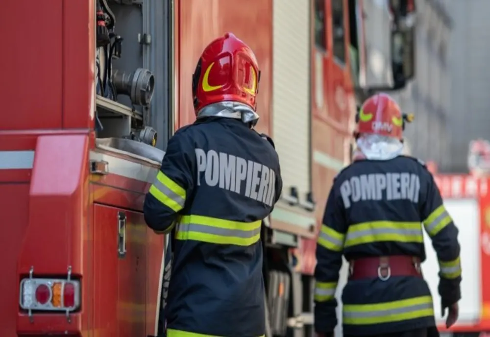 Incendiu la o fabrică din Mureş! Două persoane au suferit arsuri