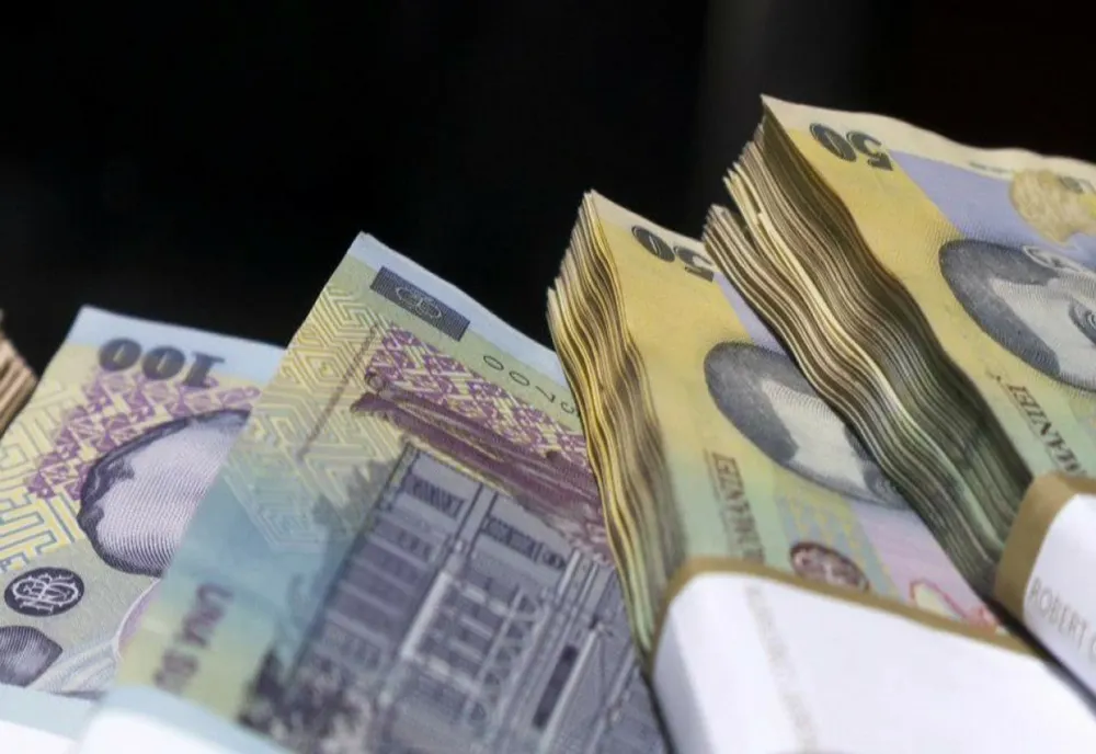 Românii păstrează bani pentru "zile negre". Au crescut depozitele la bănci ale firmelor şi populaţiei