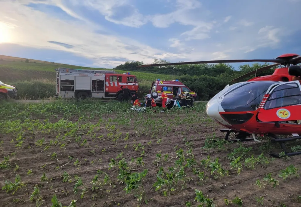 Grav accident între Văideiu și Petea: Şoferul a fost resuscitat (FOTO)