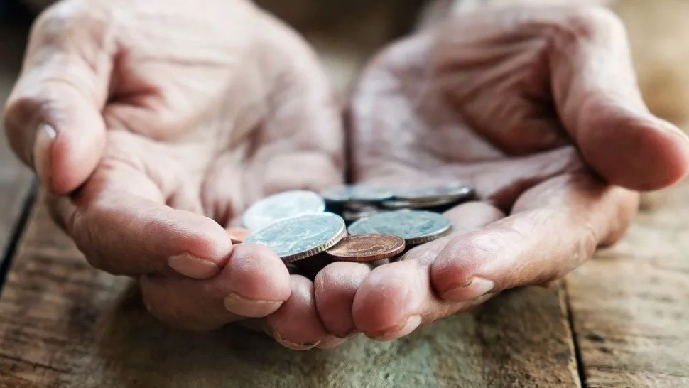 România, la limita supraviețuirii. Peste 50% dintre oameni sar peste mese din lispă de bani