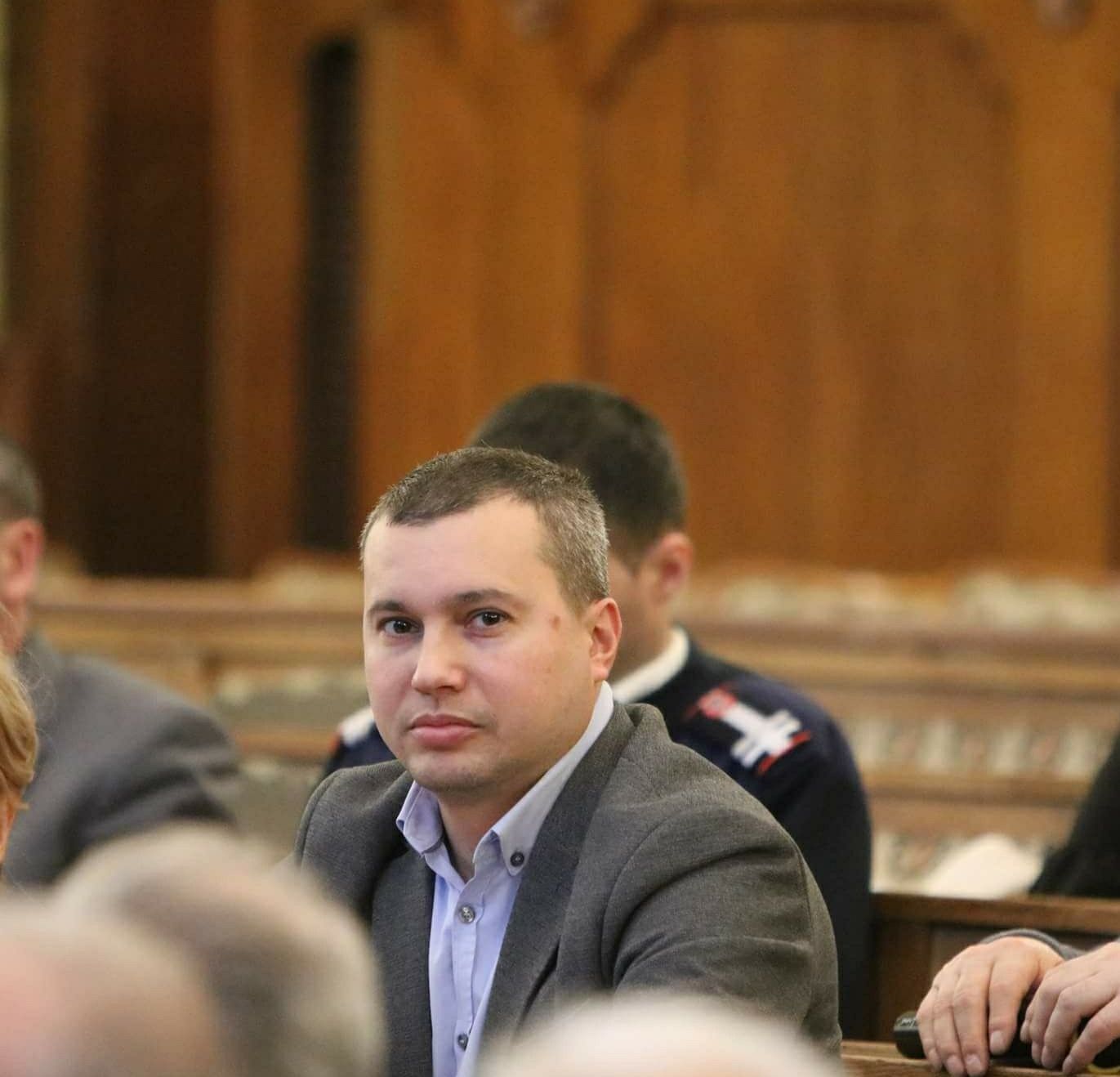 65629EC2-4018-4C99-8267-357DE8A9FC04