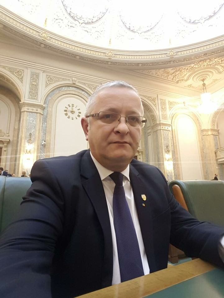 98324003-61E0-411F-BAE4-93DB9B8D3032