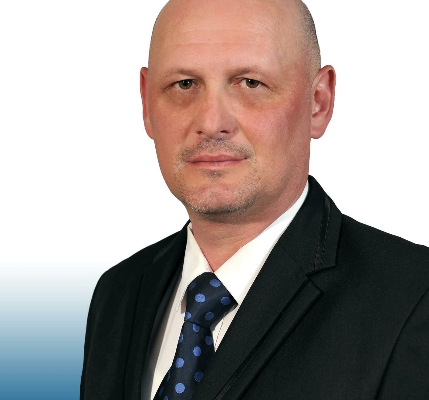 51131457-26AD-4732-86C3-866557597629