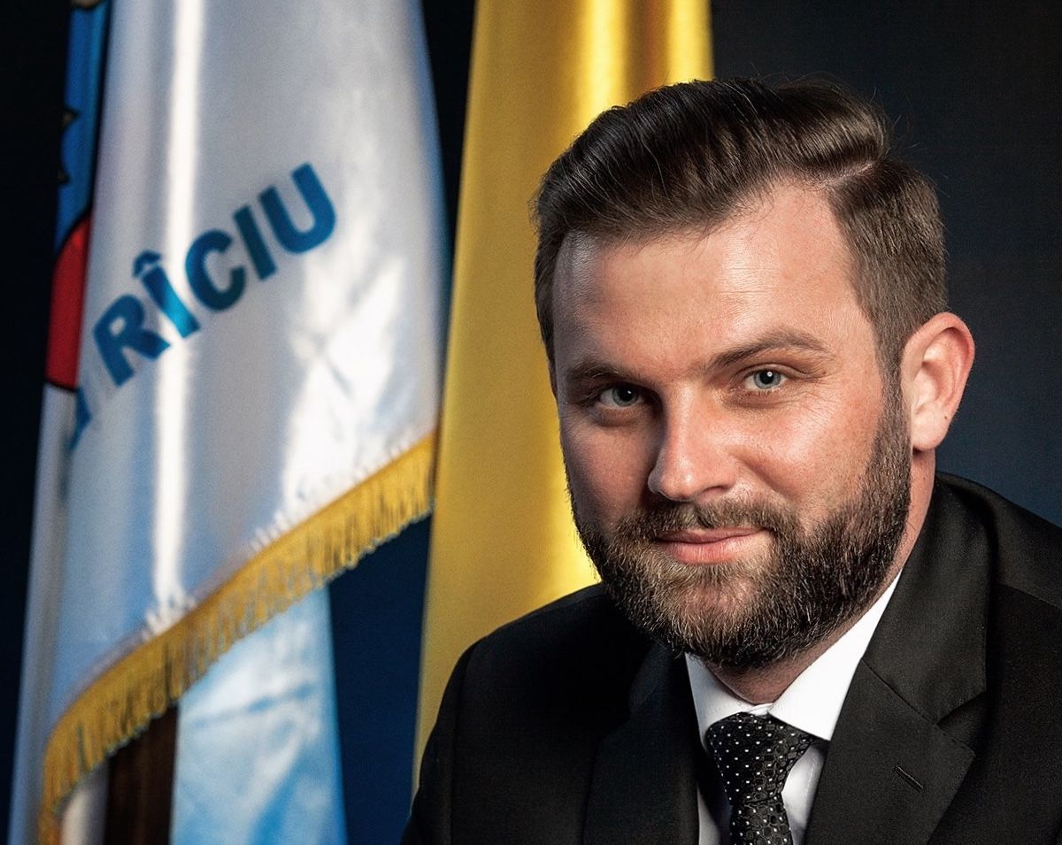 49555BBE-9C6B-449C-B121-5B7C2B91DBBD