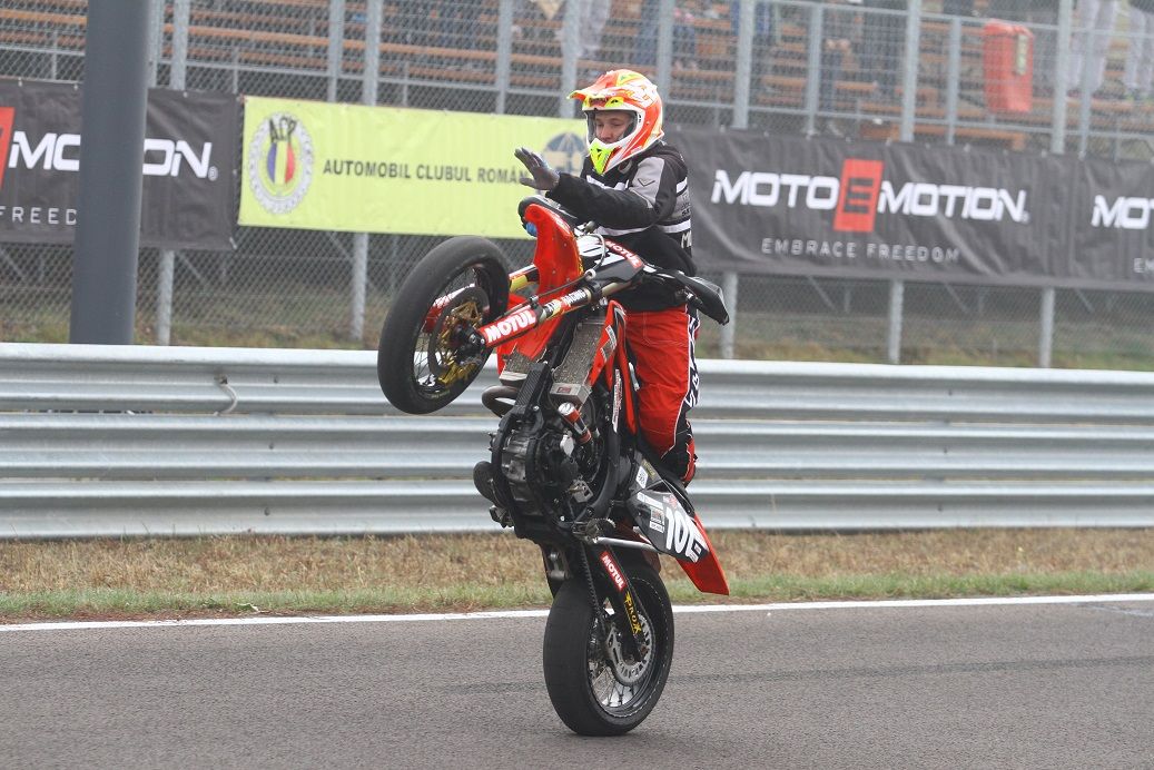 21374EB7-43E5-40DA-BF50-5A6B13798B29