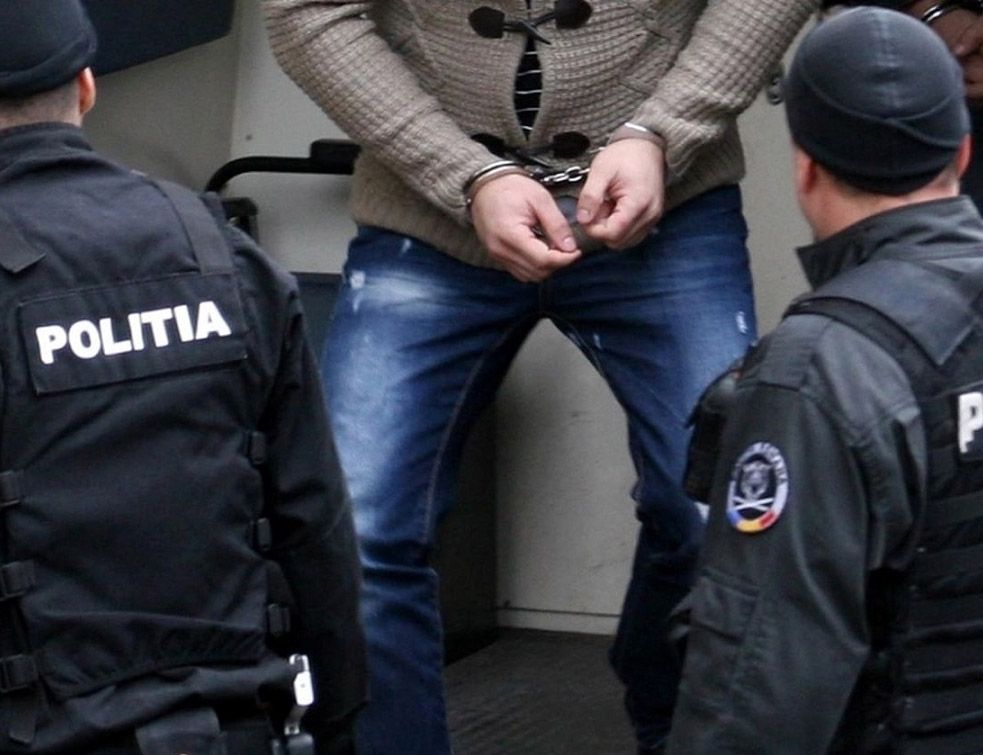 4A1FF105-8B25-4ABC-A42F-BF20A473818D