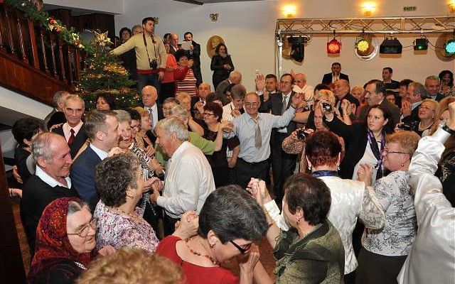 Revelionul-pensionarilor-640x400