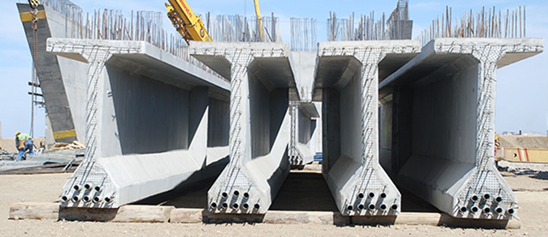 autostrada-lucrari-Grinzi-din-beton-armat-precomprimatl30m-h25m-pasaj-la-nodul-rutier-