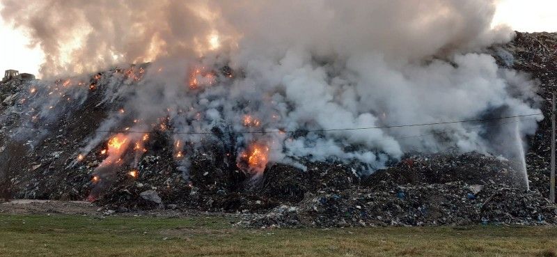 incendiu-groapa-de-gunoi-Sighisoara-800x369