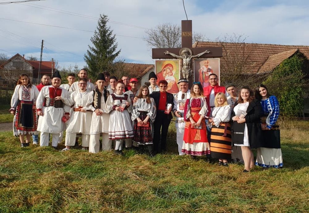 PSD Mureș: Campanie cu minori, cruci și costume naționale