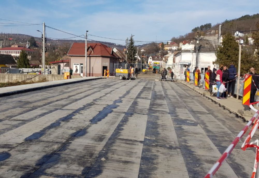 Podul din Târnăveni se inaugurează de Ziua Națională