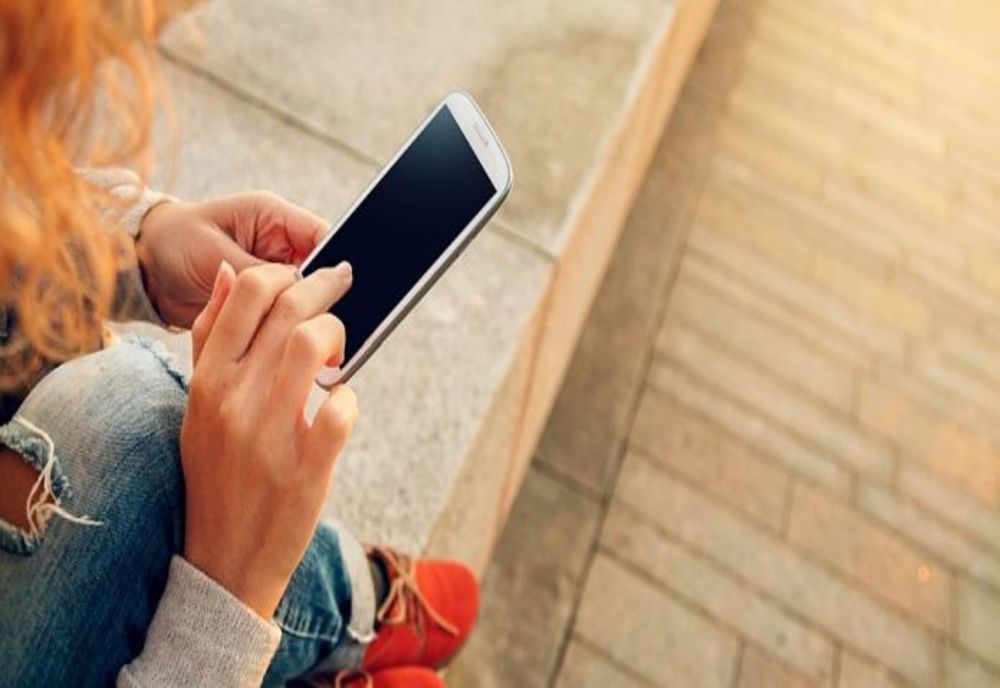 9 persoane înşelate de un bărbat care le-a promis că le vinde telefoane mai ieftine