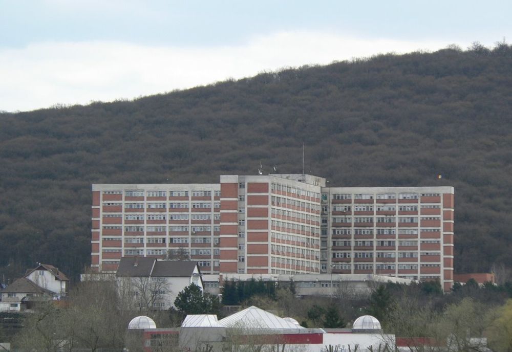 La Mureș MOR TINERI. Care este media de vârstă a deceselor cauzate de COVID19