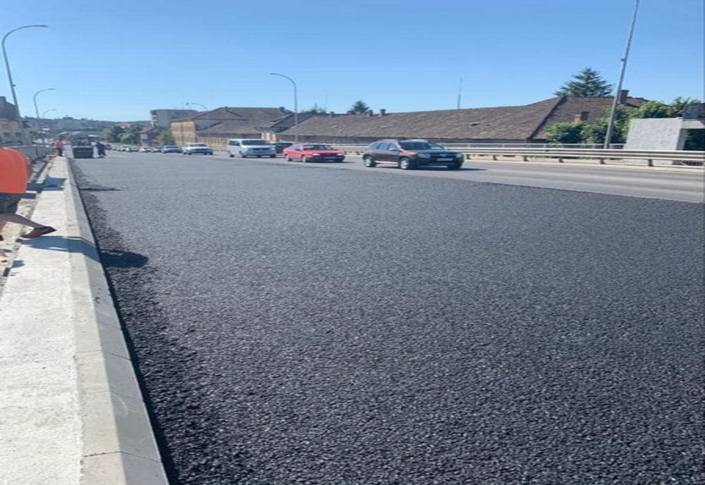 Lucrări la Podul Mureș după ce au apărut multiple denivelări la nivelul stratului de uzură (FOTO)