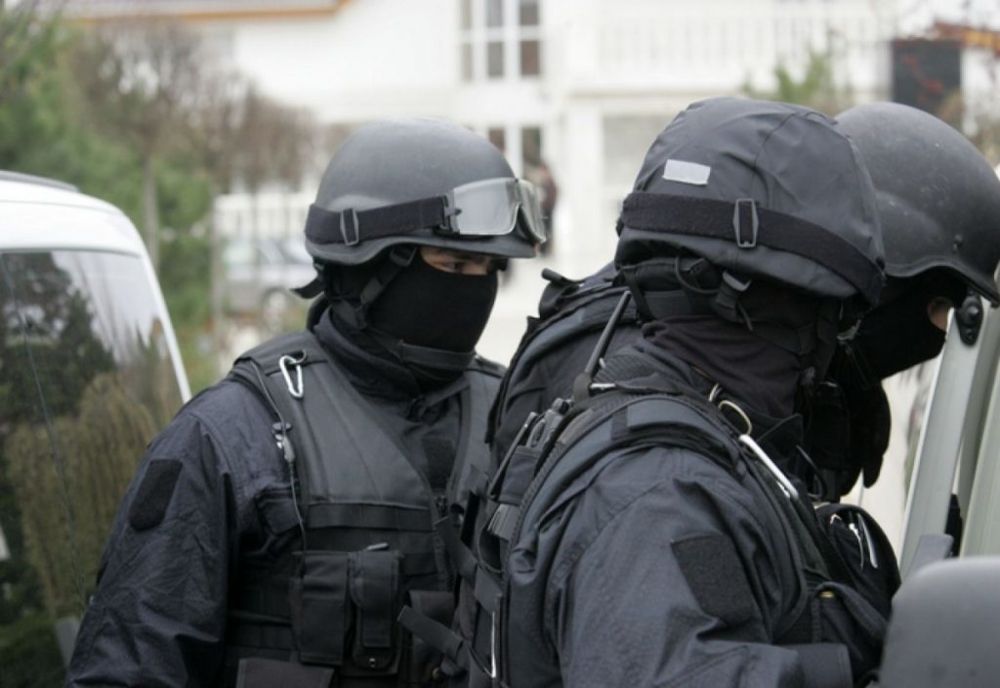 Târgu Mureş: Două persoane reţinute într-un caz de şantaj şi luare de mită