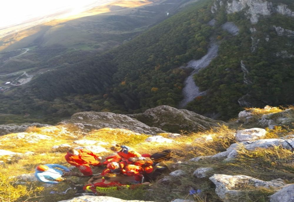 FOTO | Accident în Cheile Turzii! Un bărbat a căzut cu parapanta