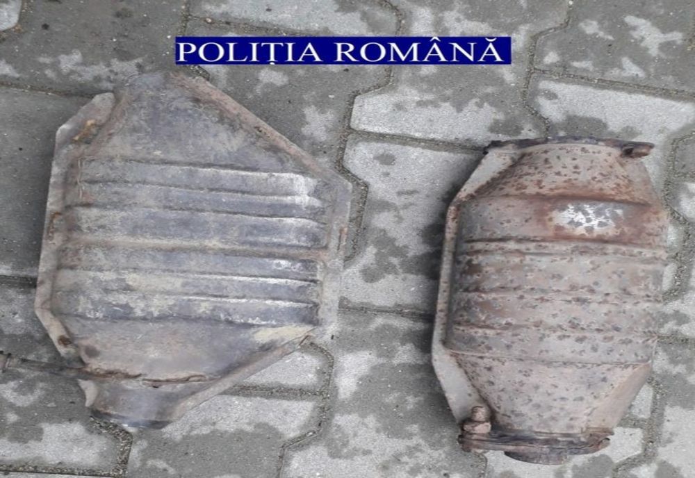 5 persoane reţinute după ce au furat catalizatoare de la mașini
