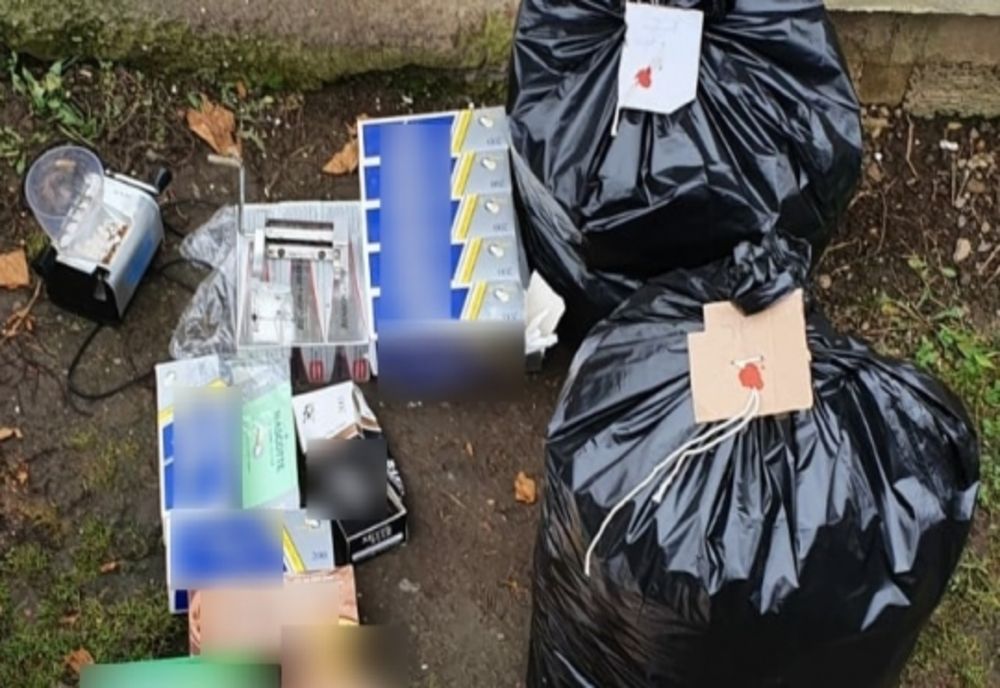 Percheziţie la un tânăr din Mureş care vindea articole pirotehnice! Poliţiştii i-au găsit şi droguri