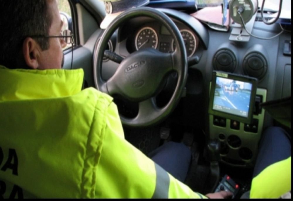 Peste 100 de vitezomani, sancţionaţi de poliţiştii mureşeni