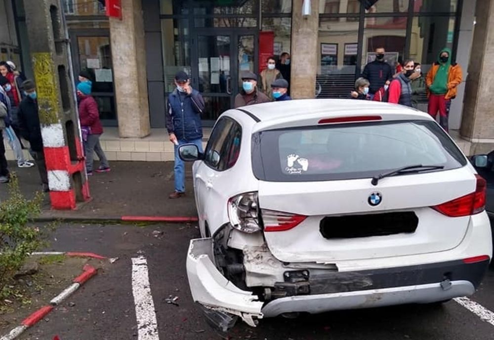 FOTO: Cinci persoane rănite într-un accident petrecut în Reghin! Două au ajuns la spital