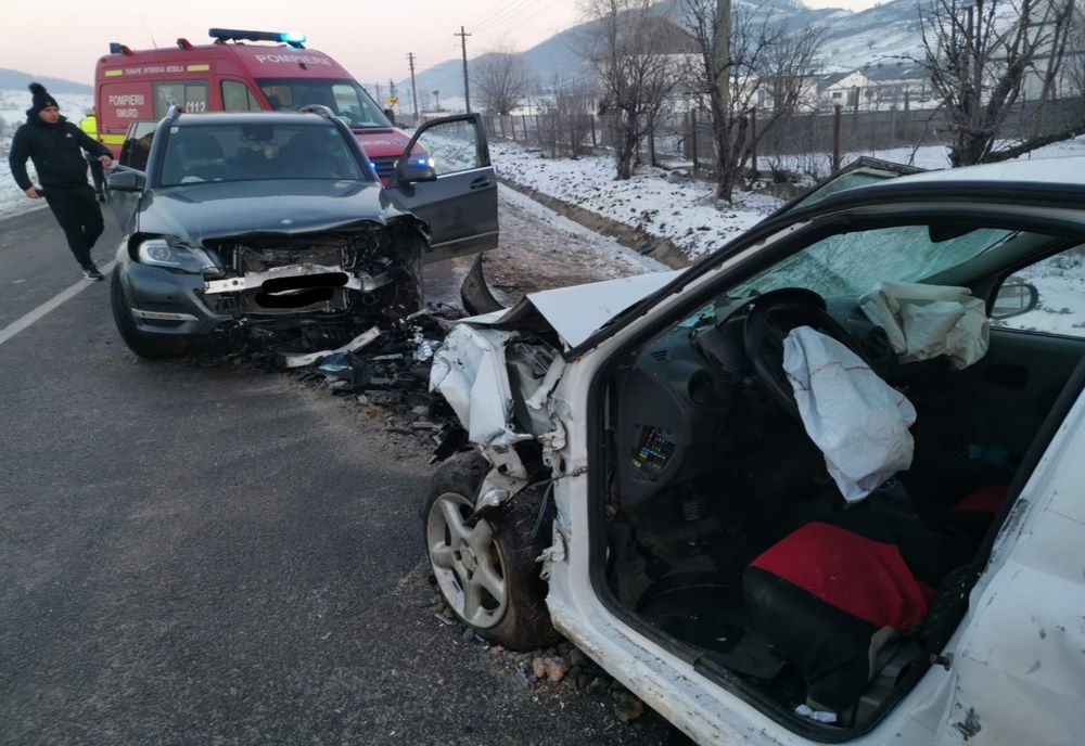 FOTO: Un maramureșean și un mureșean, la spital, după un accident pe DN 15A, în Teaca