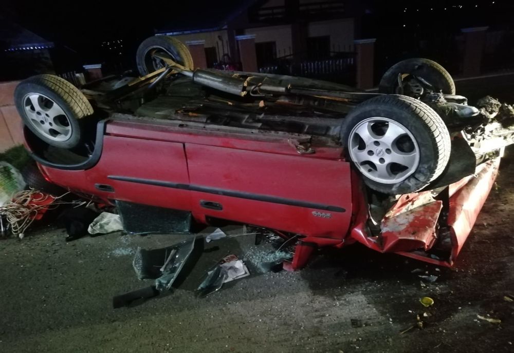 Accident pe o stradă din Târnăveni! Un şofer s-a răsturnat cu maşina