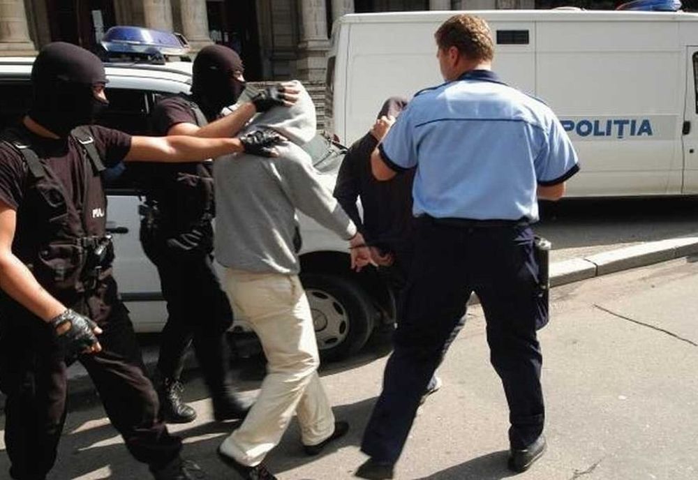 Percheziții într-un dosar de tâlhărie, în Târgu Mureș! Doi tineri, reținuți! Cercetat în dosar, și un minor