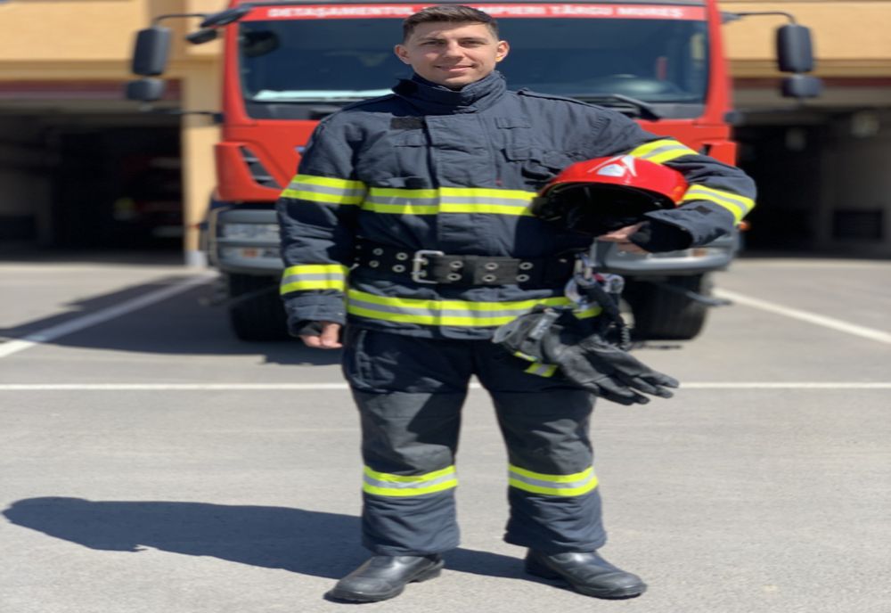 Incendiu într-un bloc din Târgu Mureş! A intervenit un pompier aflat în timpul liber