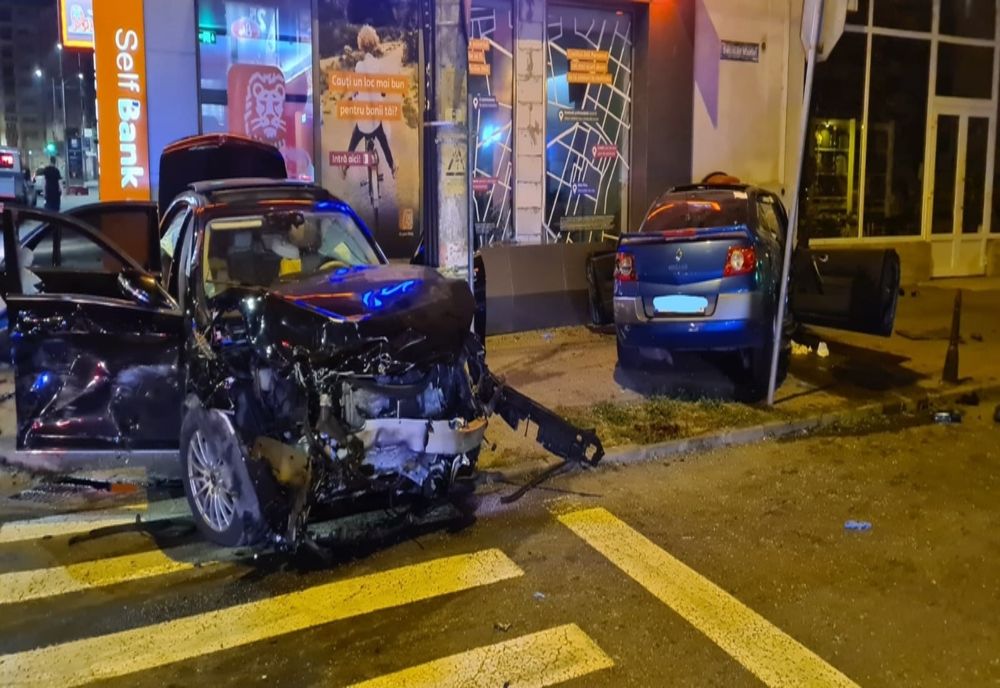 FOTO | Accident cu două maşini în Târgu Mureş! Două persoane au fost rănite
