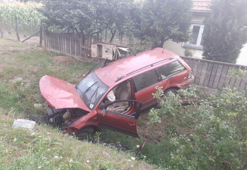 FOTO | Un nou accident în Mureş! Un şofer a ieşit de pe drum şi a lovit un branşament de gaz