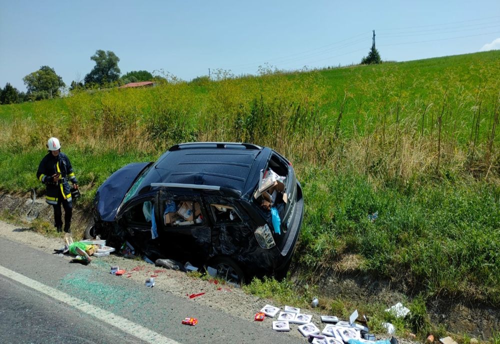 FOTO: Accident pe DN 13, în Mureș! Un bărbat din Caraș-Severin și o femeie din Hunedoara, la spital