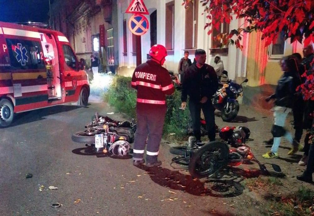 Grav accident în Târgu Mureş! Doi tineri de 17 şi 18 ani răniţi după impactul dintre două motociclete (FOTO)