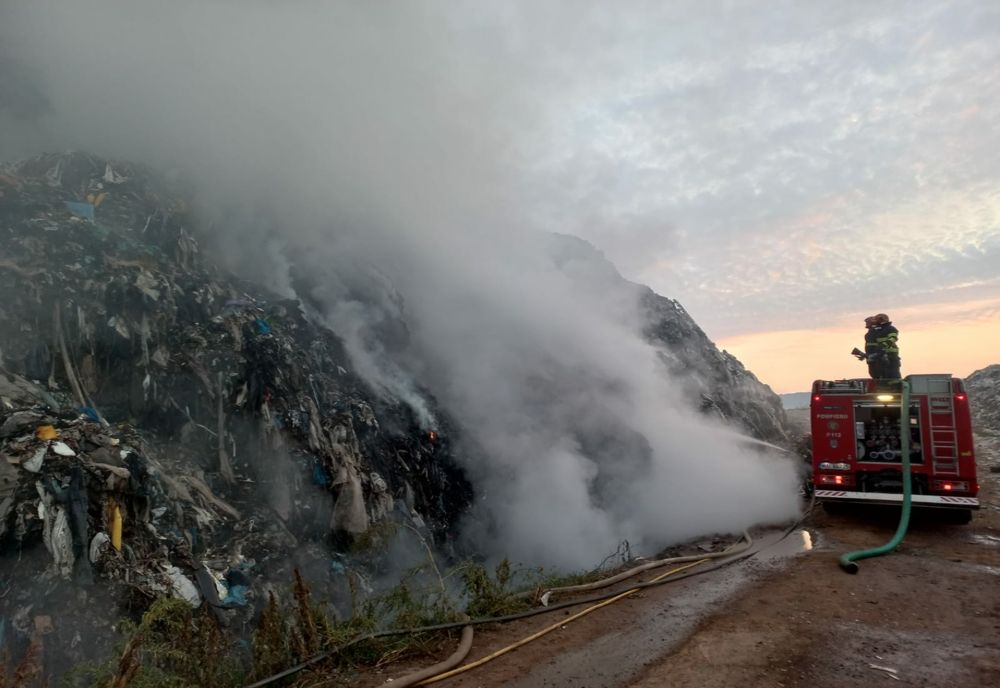 Incendiu puternic la groapa de gunoi din Sighişoara! A fost transmis un mesaj RO-ALERT (FOTO)