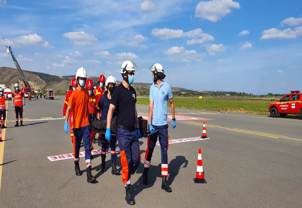 Exercițiu la Aeroportul Internațional “Transilvania” Târgu Mureș | A fost simulat un accident aviatic cu victime multiple (FOTO)
