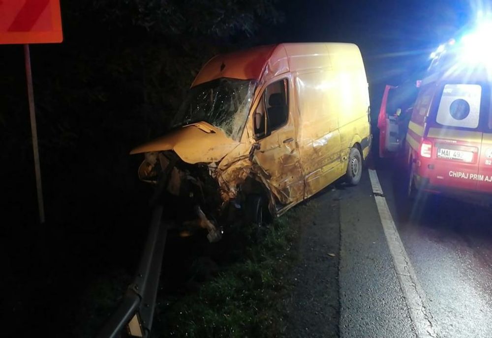 Accident pe E60 între un autotren şi o autoutilitară! O persoană din Maramureș a fost rănită (FOTO)