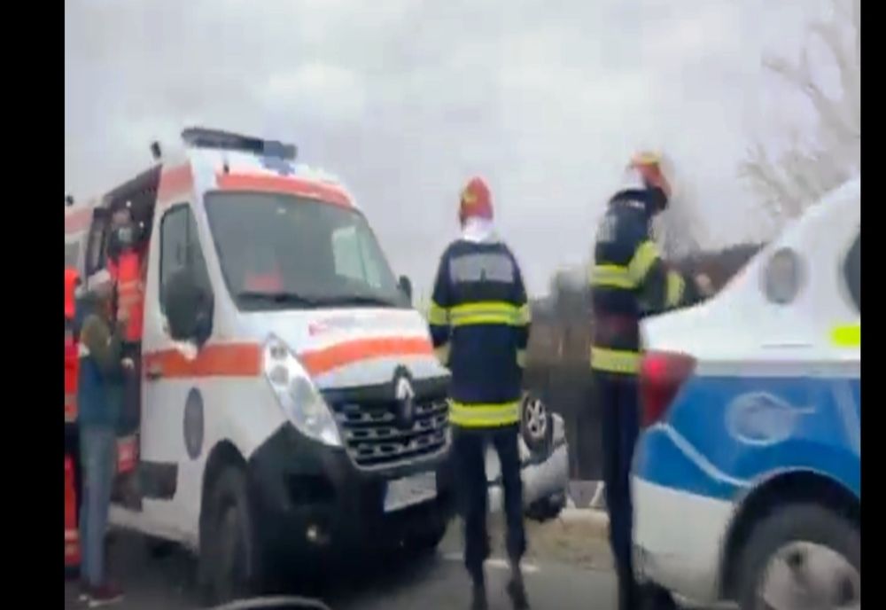 6 copii şi doi adulţi răniţi într-un accident în Mureş