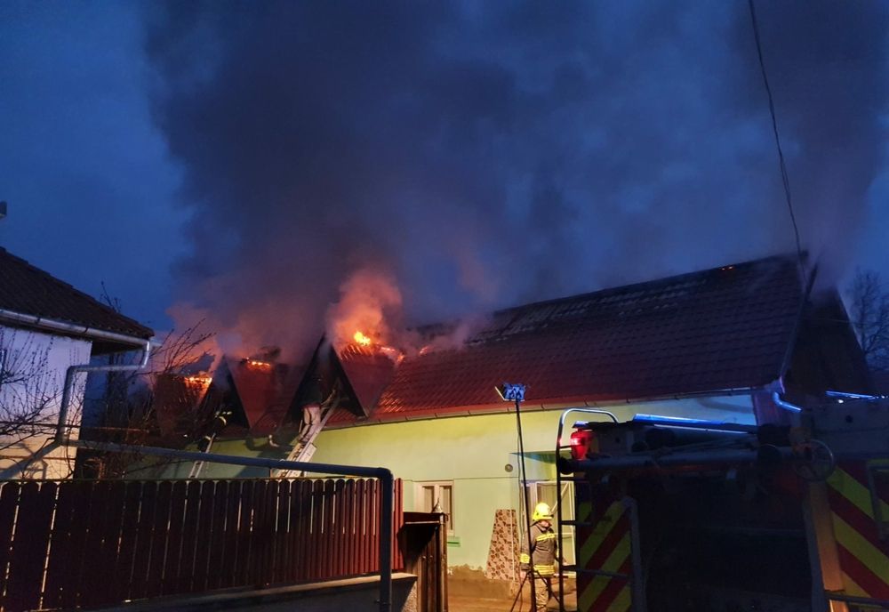 Incendiu la o casă în Sovata (FOTO)