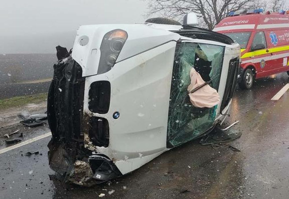 Accident între Crăiești și Fărăgău! Două persoane au ajuns la spital după ce s-au răsturnat cu maşina (FOTO)
