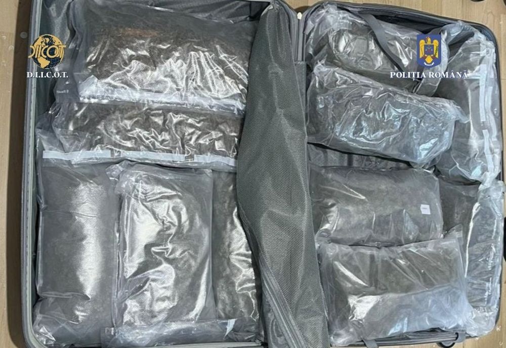 FOTO: Trei clujeni, reținuți pentru trafic de droguri! Își vindeau marfa în Cluj, Mureș și Dolj 